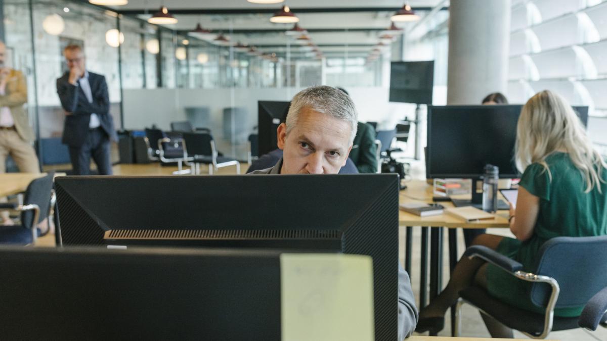 Cine sunt angajatii ce solicita spor pentru dureri