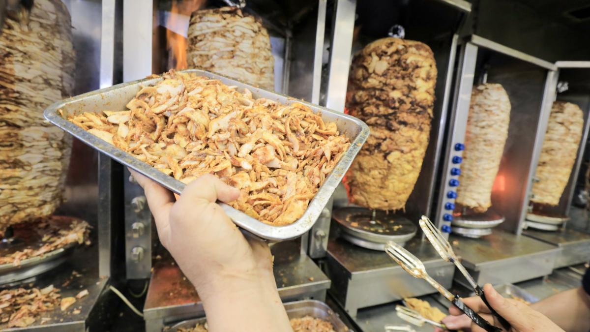 Shaorma infectata cu bacterii fecale pe litoral