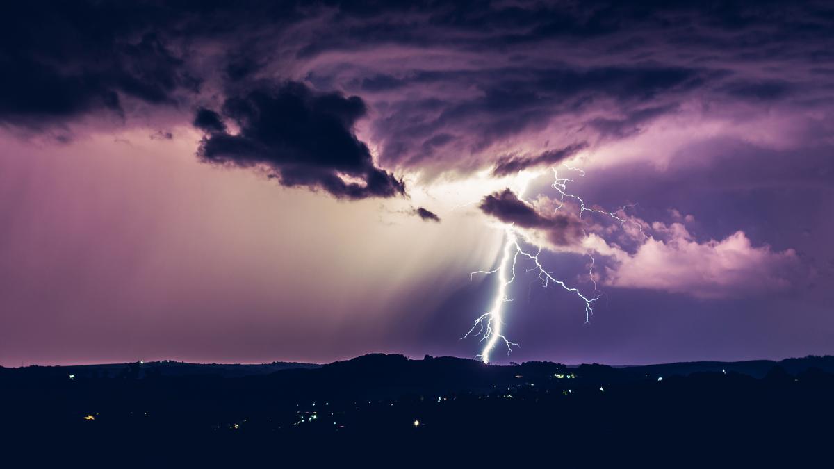 Sefa ANM anunta canicula si ploi torentiale pana in septembrie