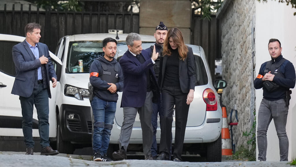 Franta Nicolas Sarkozy pazit de patru politisti in inchisoare