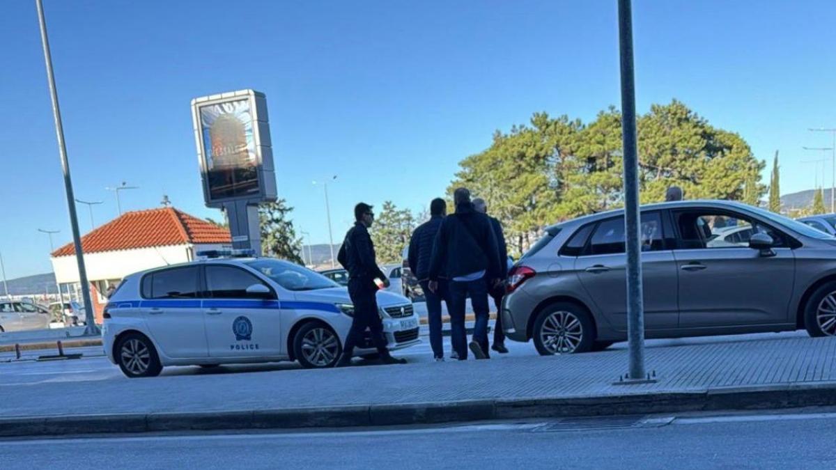 Sorin Oprescu a fost retinut la aeroportul din Salonic