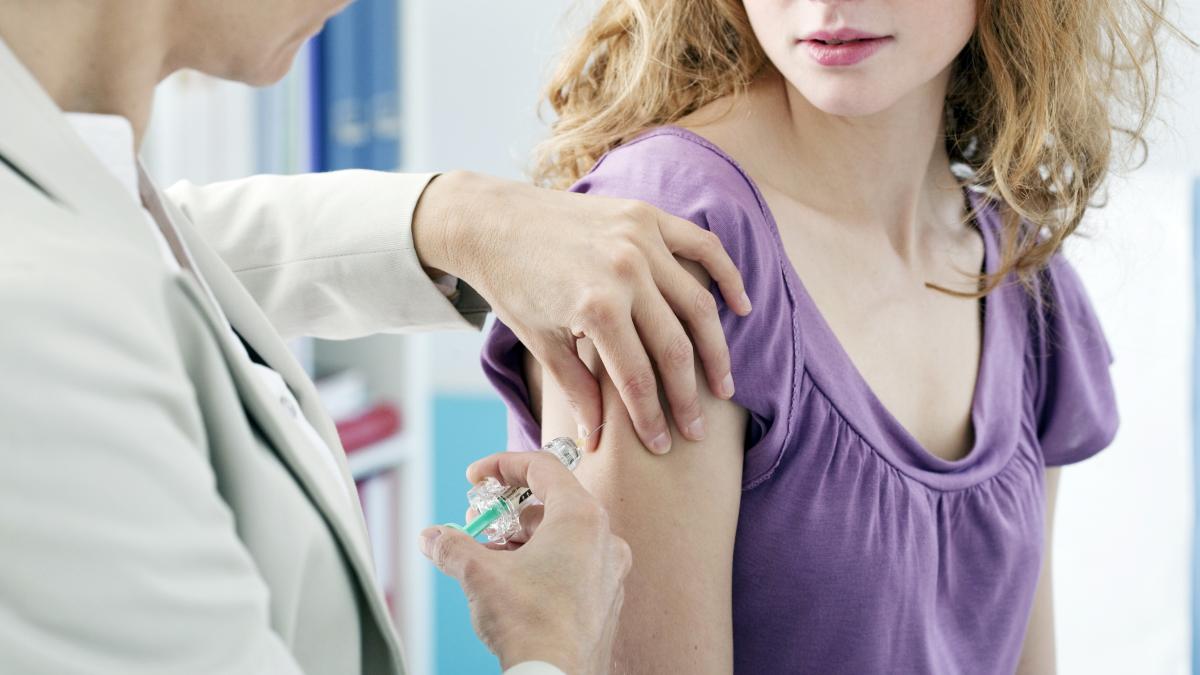 Vaccinul anti HPV este gratuit pentru tinerii sub 26 ani