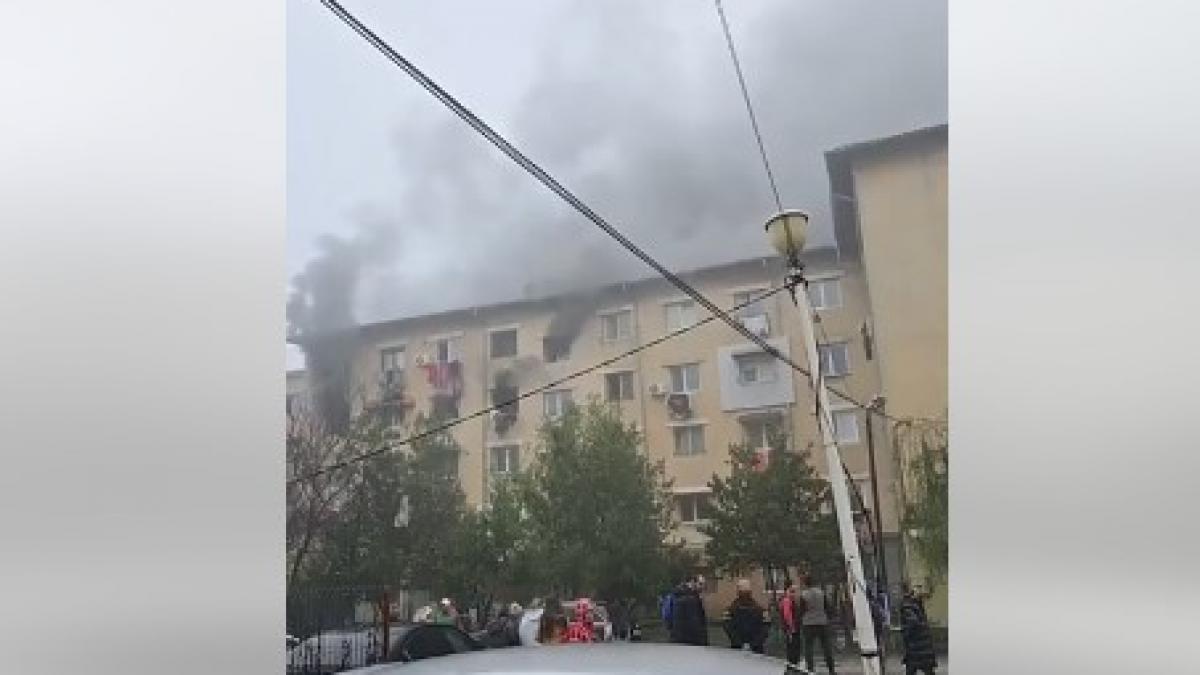 Explozie si incendiu intr un imobil din Bals