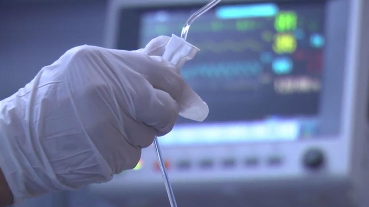 O elev de 17 ani din Timisoara a murit dupa ce a mncat fructe rosii