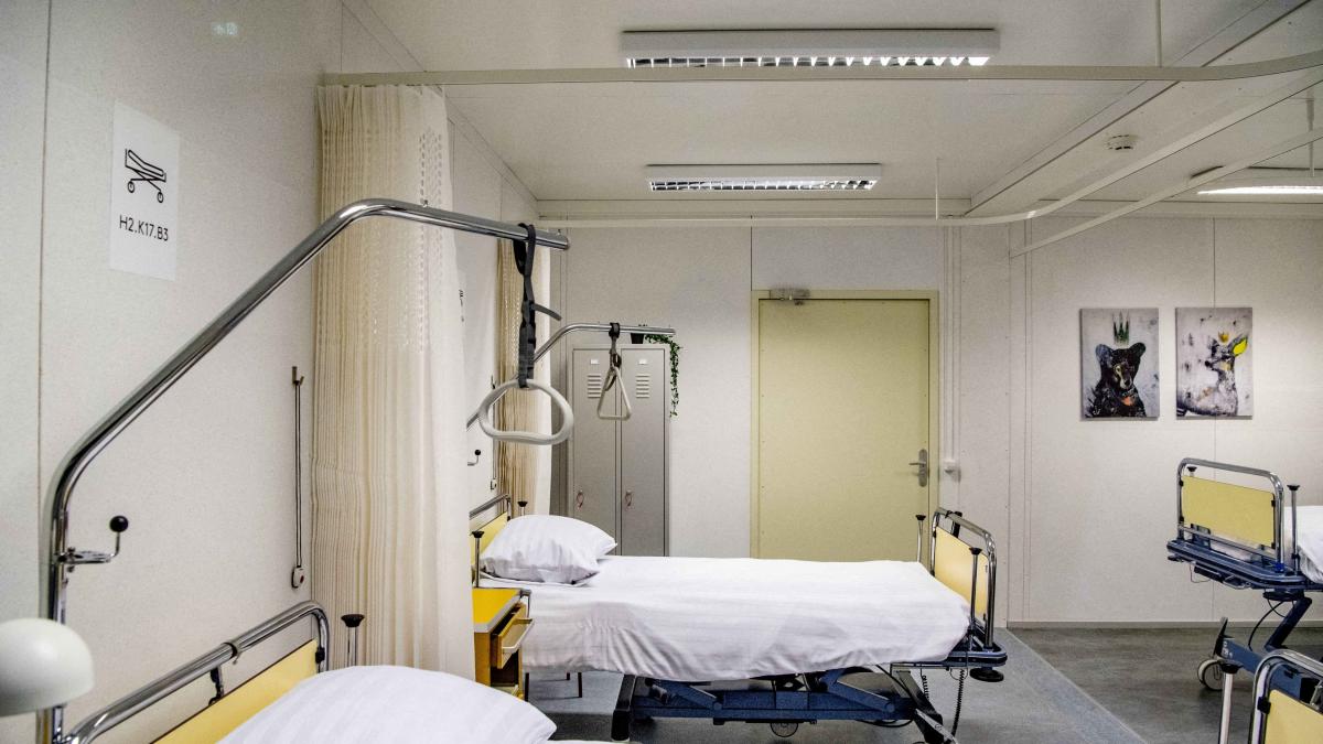 Situatie absurda la Spitalul Botosani Paturile nu incap pe usa