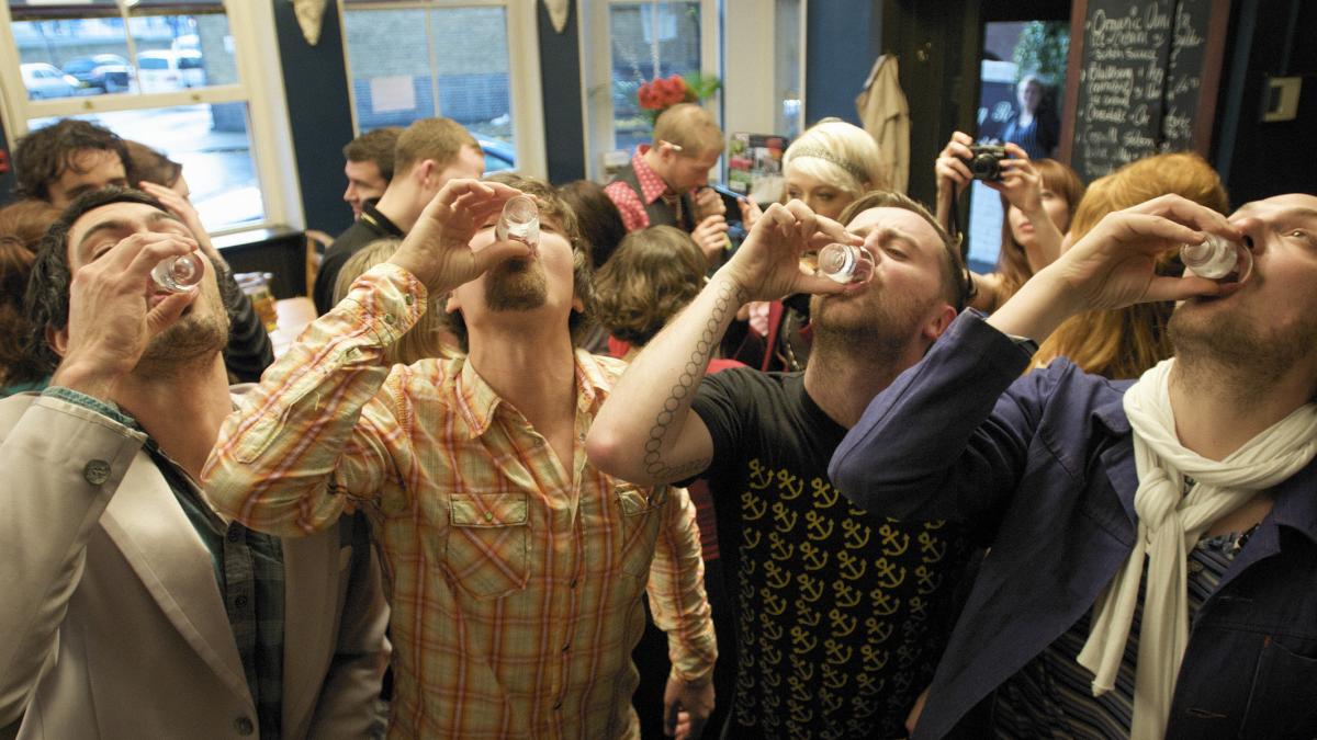 Alcoolul omoara mai ales barbatii din Romania