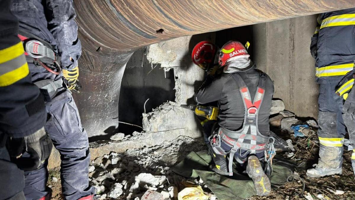 Barbat prins doua zile intr un canal din Sectorul 5