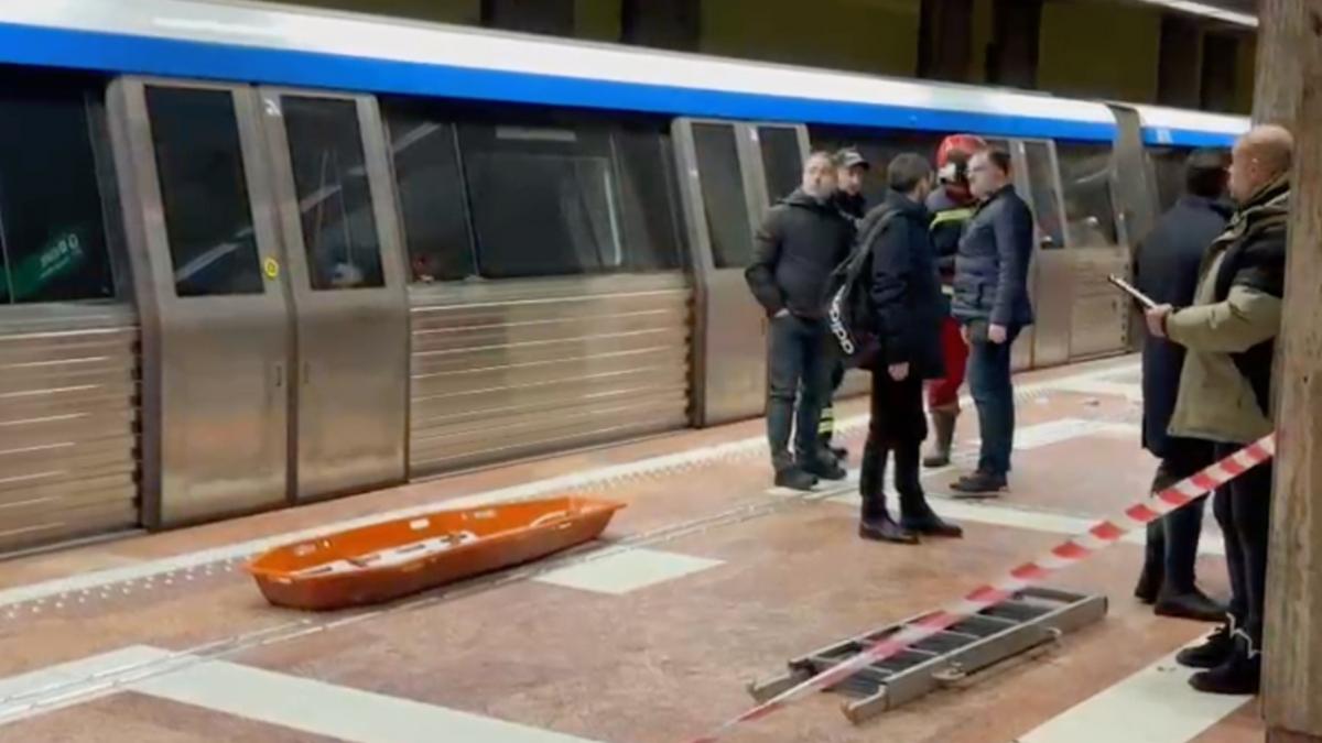 Femeie grav ranita in urma unei caderi pe sine in statia de metrou Constantin Brancoveanu din
