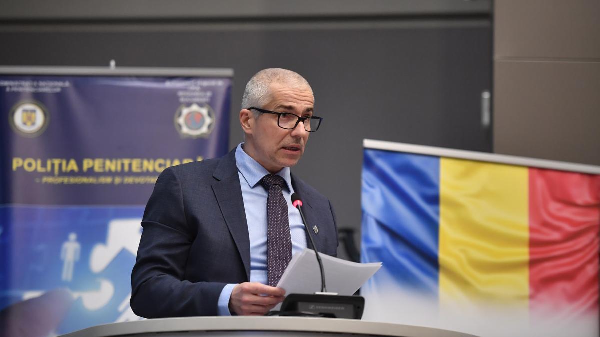 Marinescu anunta achizitionarea a 6000 de bratari electronice pentru detinutii care beneficiaza de permisii