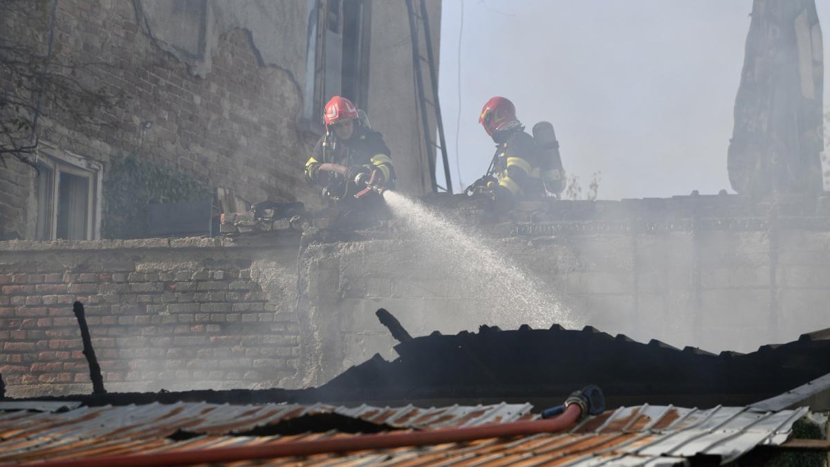 Un fost primar din Braila a murit carbonizat in urma unui incendiu care a avut loc in locuinta sa