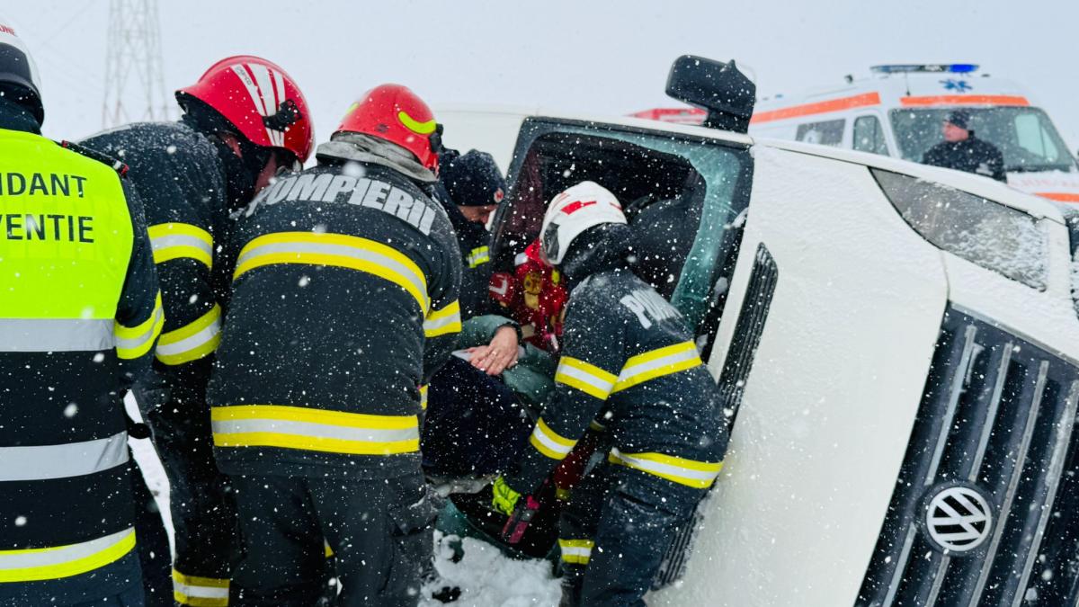 Accident in Giurgiu un microbuz cu 16 pasageri s a rasturnat iar Planul Rosu a fost activat