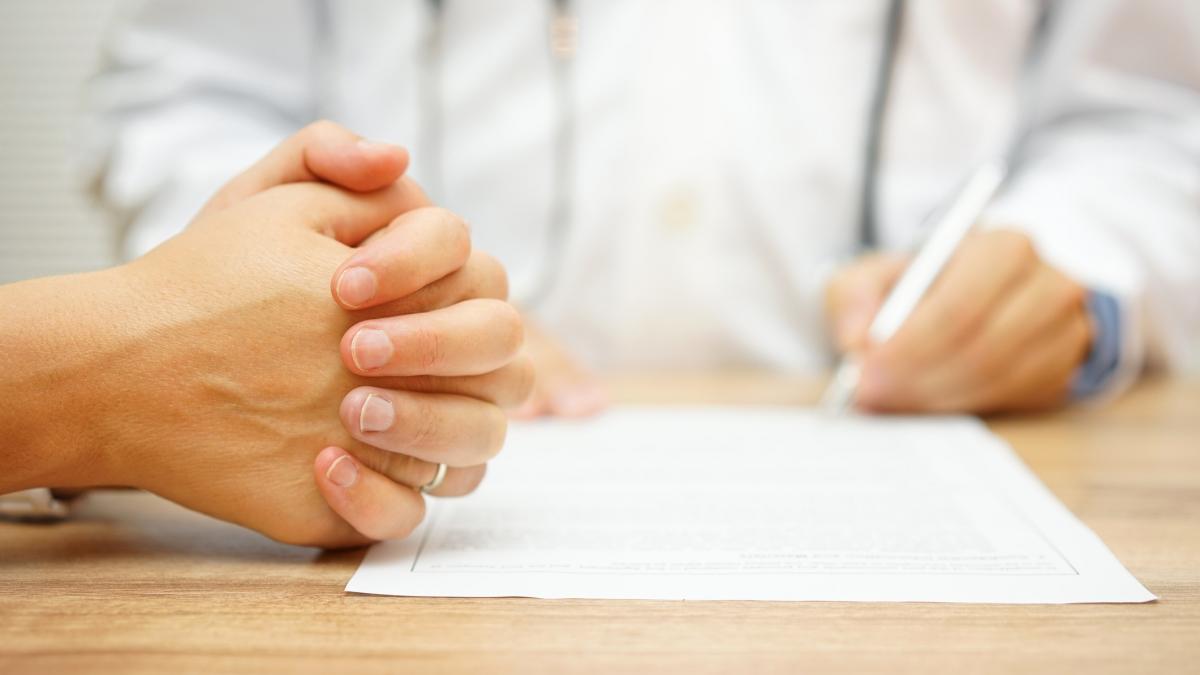 Avocatul Poporului contesta la CCR neplata primei zile de concediu medical O transformare intr o deturnare de scop a