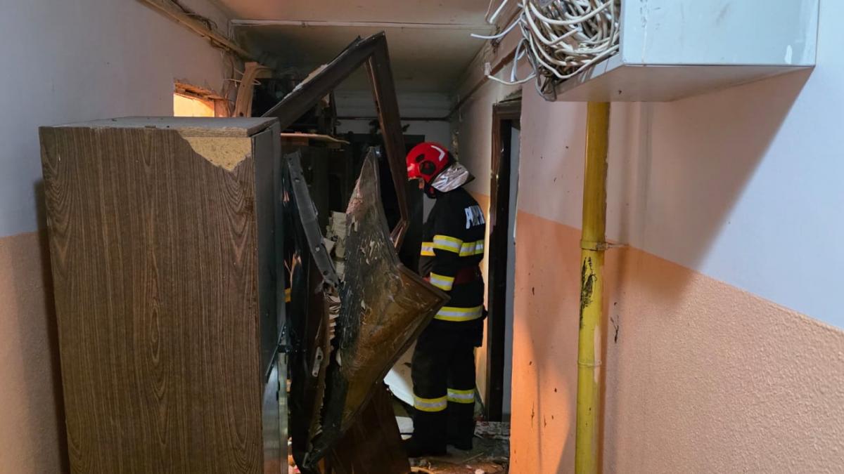 Doua persoane ranite si 50 de cetateni evacuati in urma unei explozii la un bloc din Chitila sambata dimineata