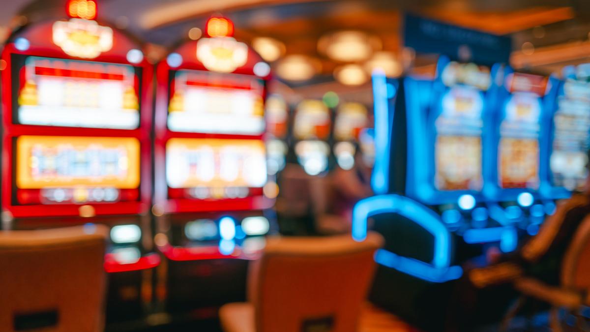 Interzicerea pacanelelora la Vaslui este in discutie Primarul afirma Este necesar sa aparam familiile si tinerii