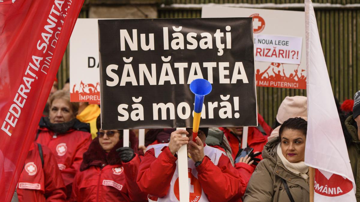 Sindicalistii din sectorul sanatatii ameninta cu o greva generala in cazul in care salarile vor fi diminuate cu 10