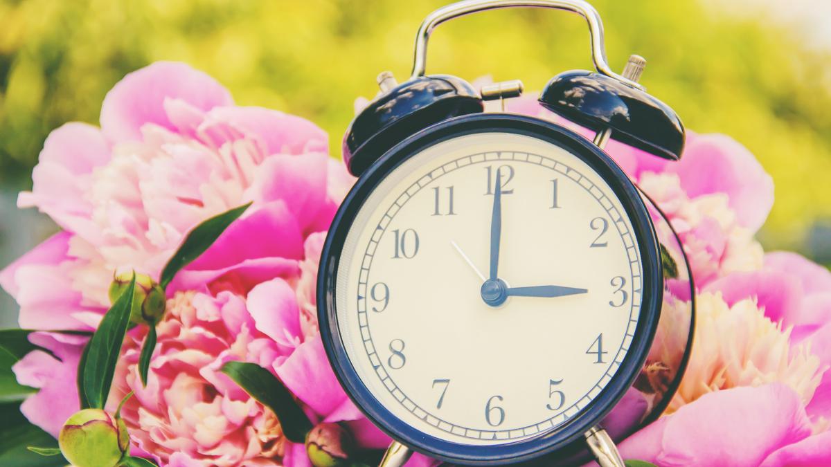 Noaptea in care renuntam la o ora Romania adopta ora de vara Care sunt avantajele si controversele asociate