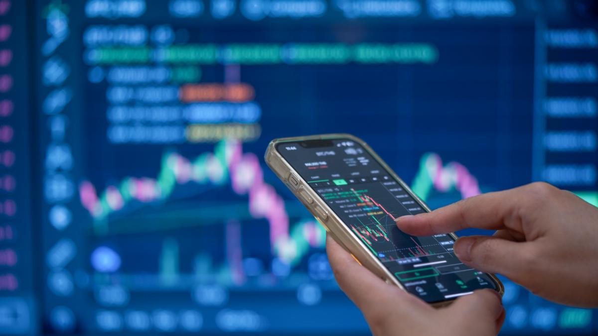 De ce planifica Guvernul vanzarea unor actiuni din companii strategice CEC Bank Hidroelectrica si altele