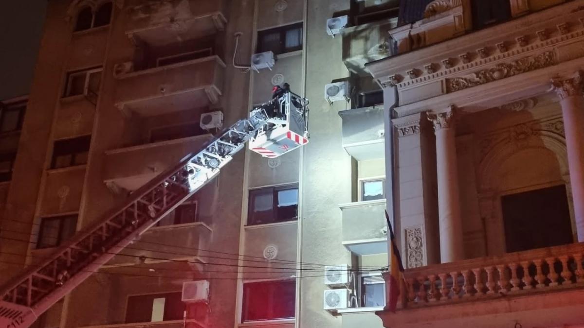 Explozie de mari proportii in Bucuresti in imobilul in care rezidenta fostului premier Nicolae Vacaroiu si