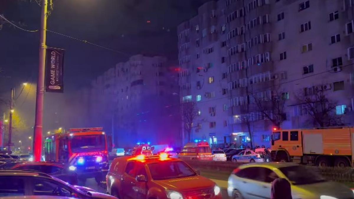 incendiu devastator intr un bloc de pe calea vitan din bucuresti 9 persoane evacuate una aflata in stop cardiac