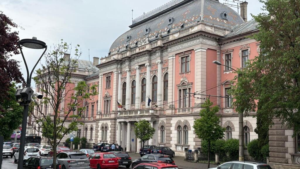 Patru inculpati din dosarul de coruptie de la CJ Bistrita Nasaud plasati in arest la domiciliu