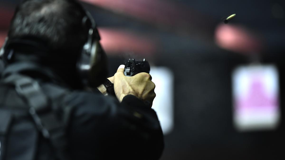 Un detinut condamnat pentru viol a fost impuscat mortal de catree politisiti dupa evadarea de la un