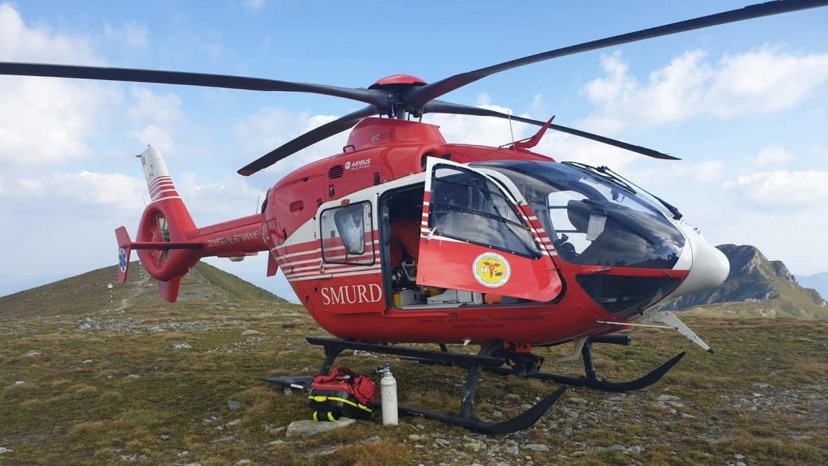 Interventie de urgenta in Muntii Bucegi Patru persoane au cazut de la 10 metri inaltime Au fost