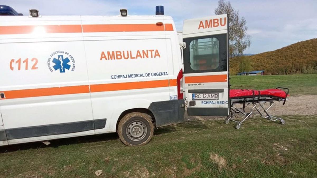 Ambulanta la piata Un echipaj de salvare filmat in momentul in care se opreste pentru a face cumparaturi